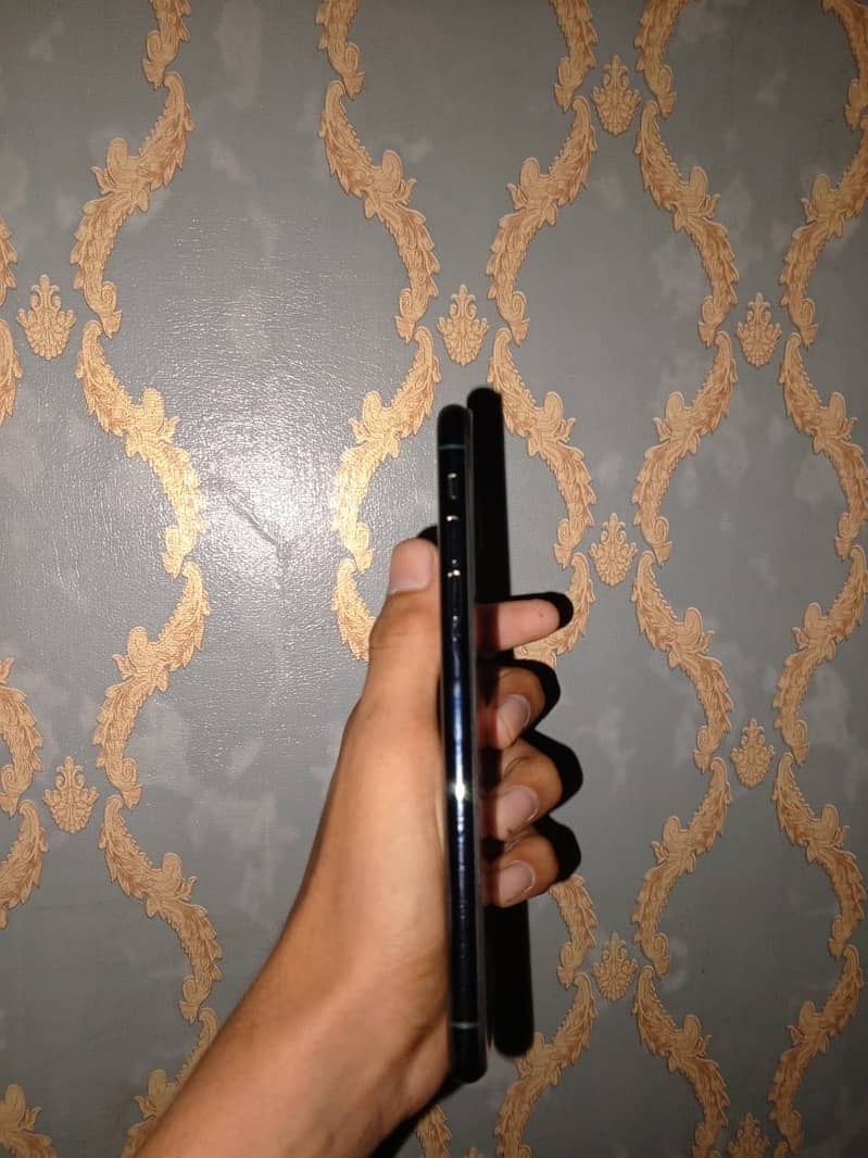 Apple iPhone 11 Pro Max 2