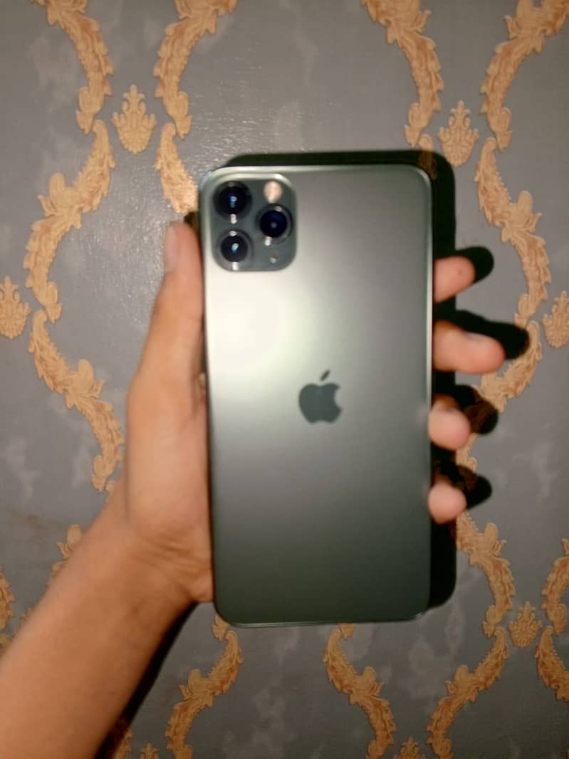 Apple iPhone 11 Pro Max 4