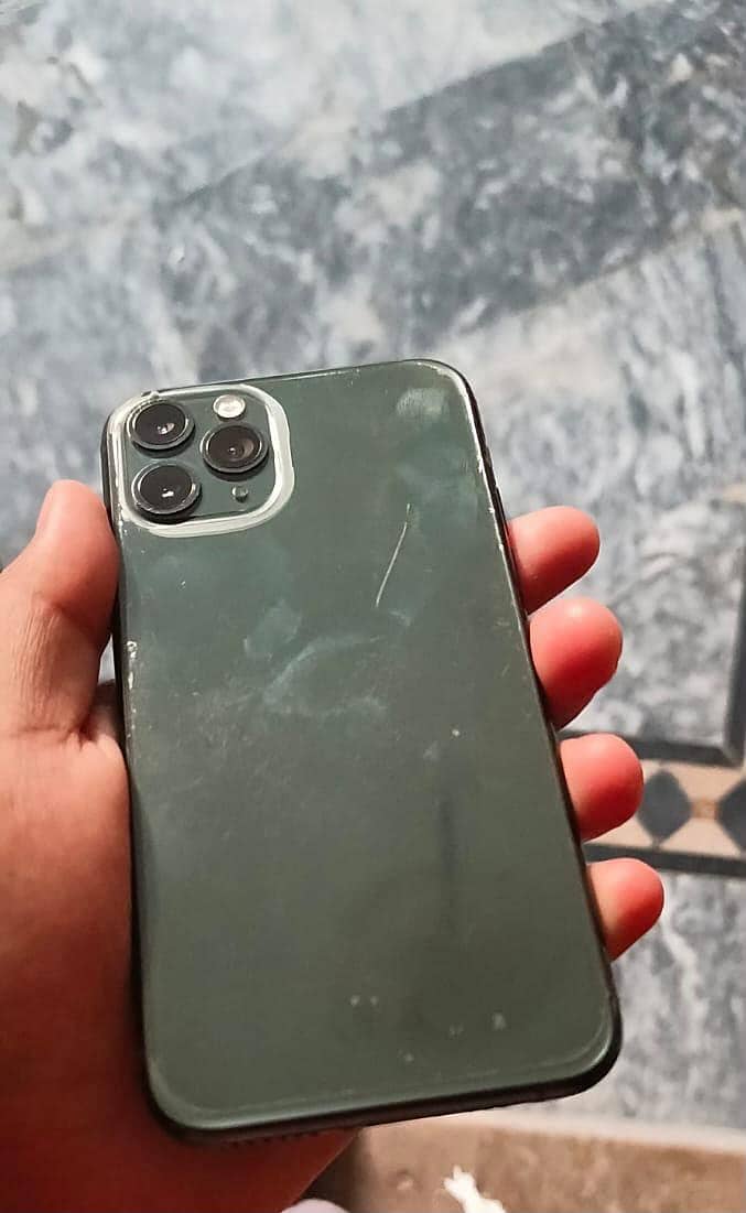 Apple iPhone 11 4