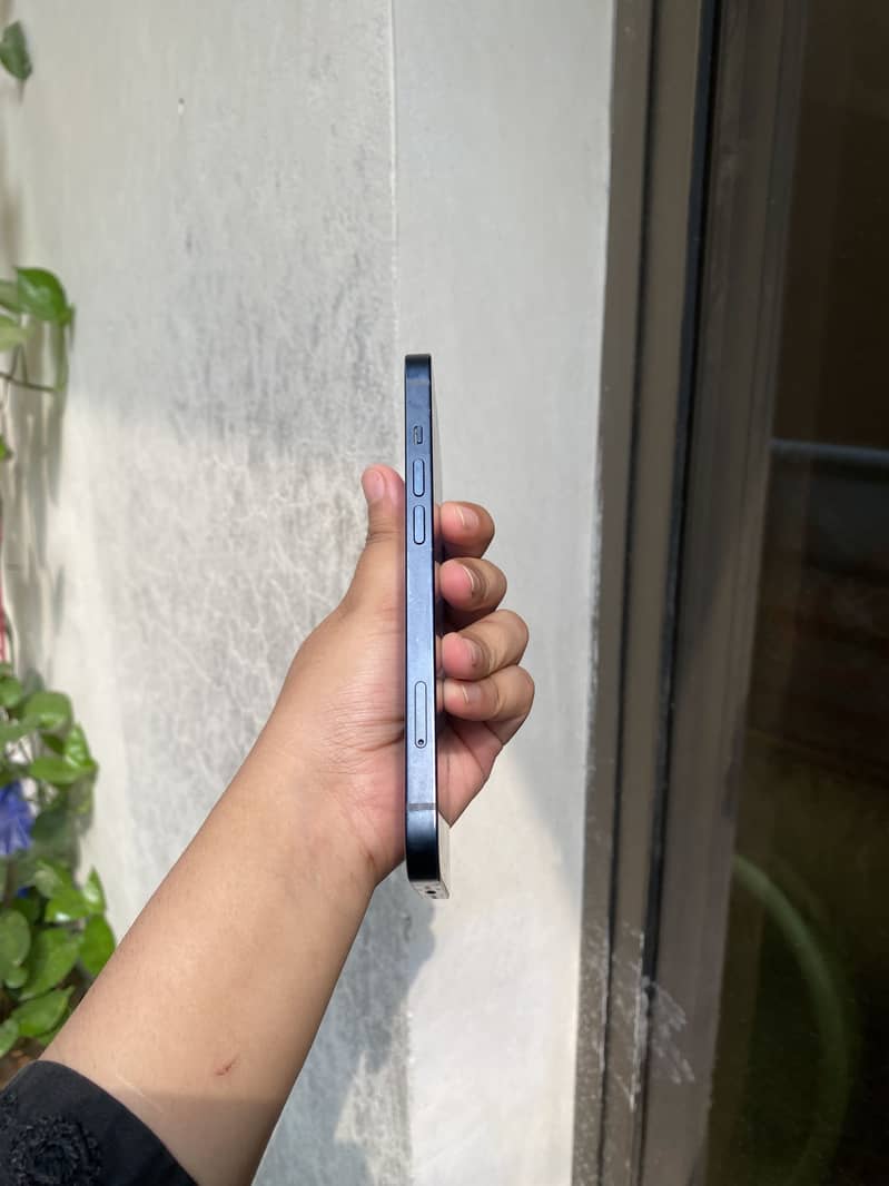 Apple iPhone 13 2