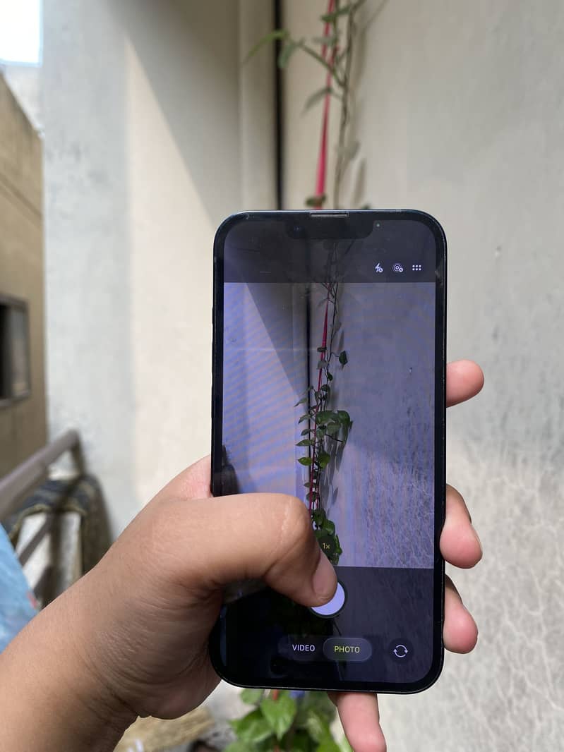 Apple iPhone 13 4