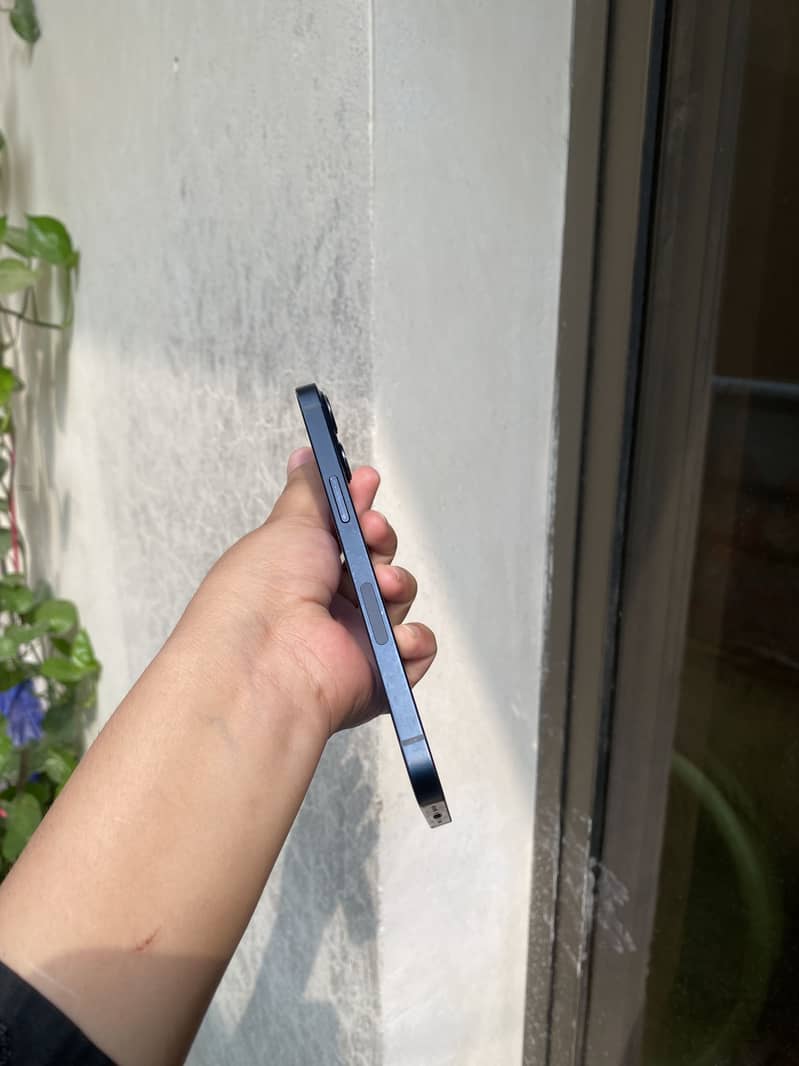 Apple iPhone 13 6