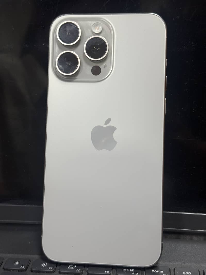 Apple iPhone 16 Pro 1