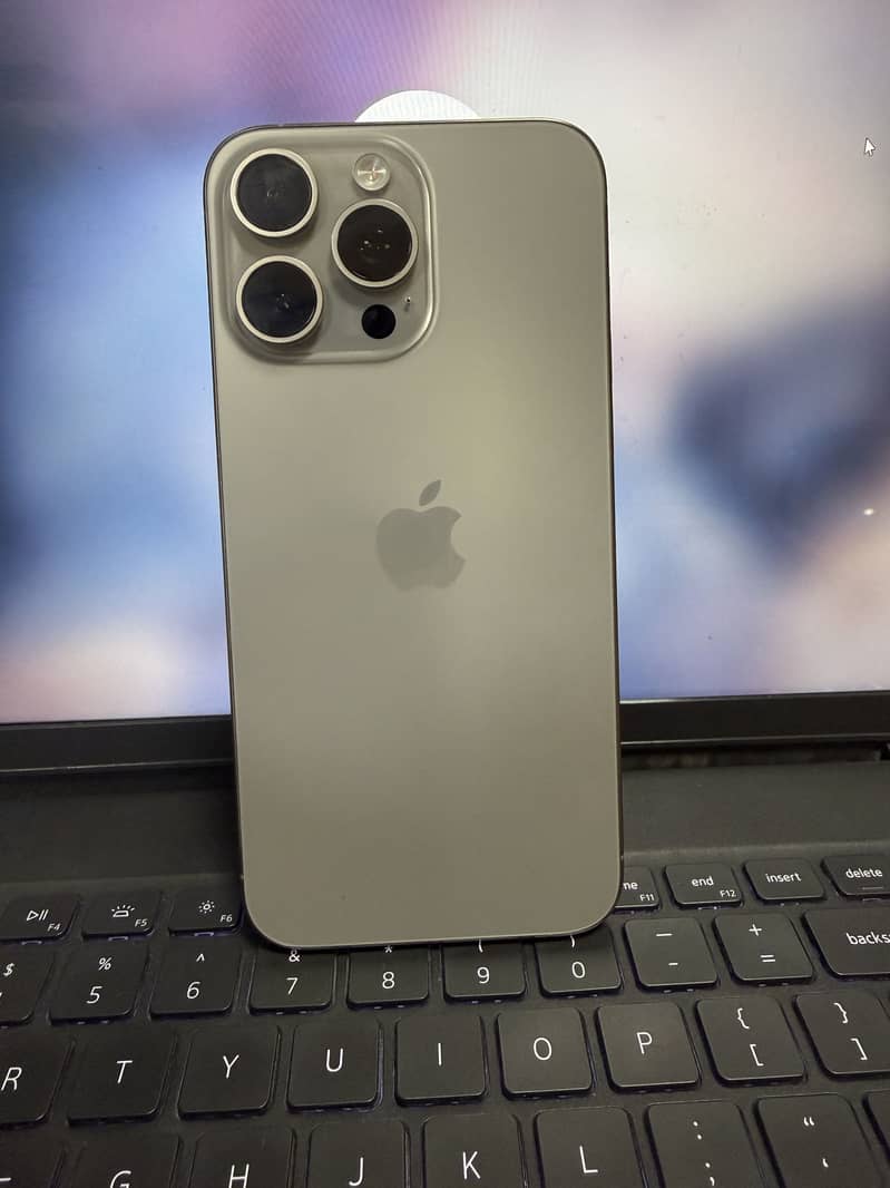 Apple iPhone 16 Pro 2