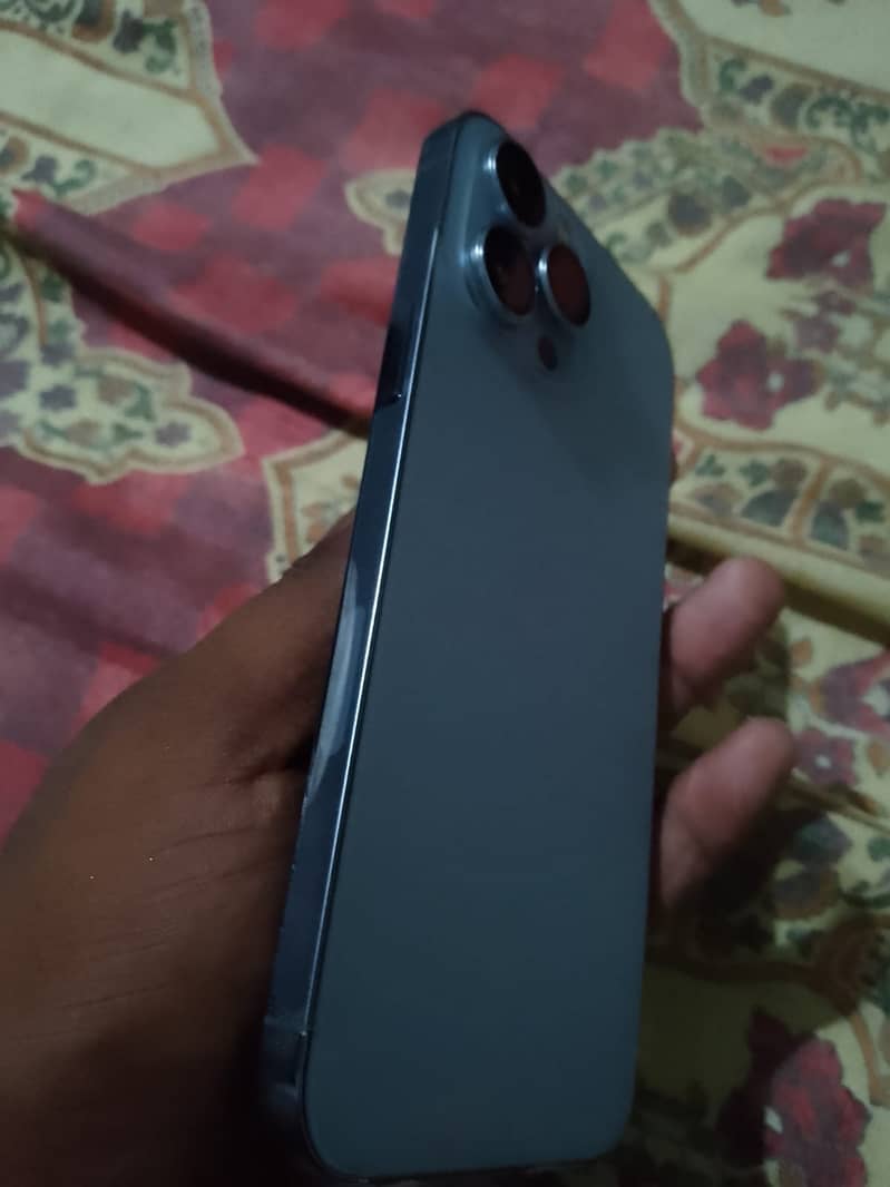 Apple iPhone 13 1