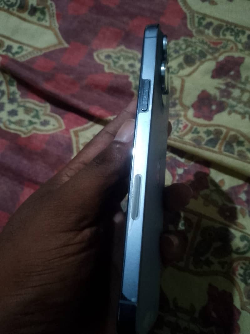 Apple iPhone 13 2