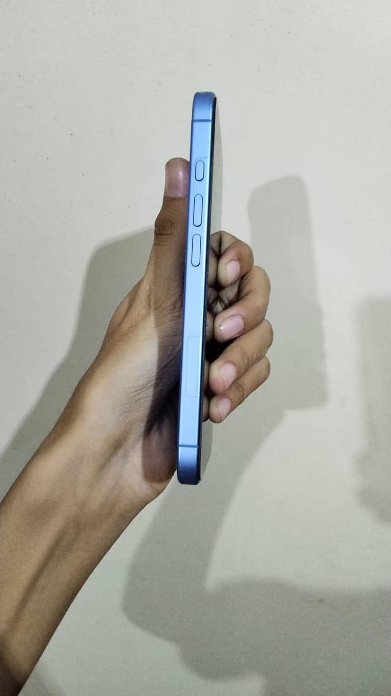 Apple iPhone 16 1