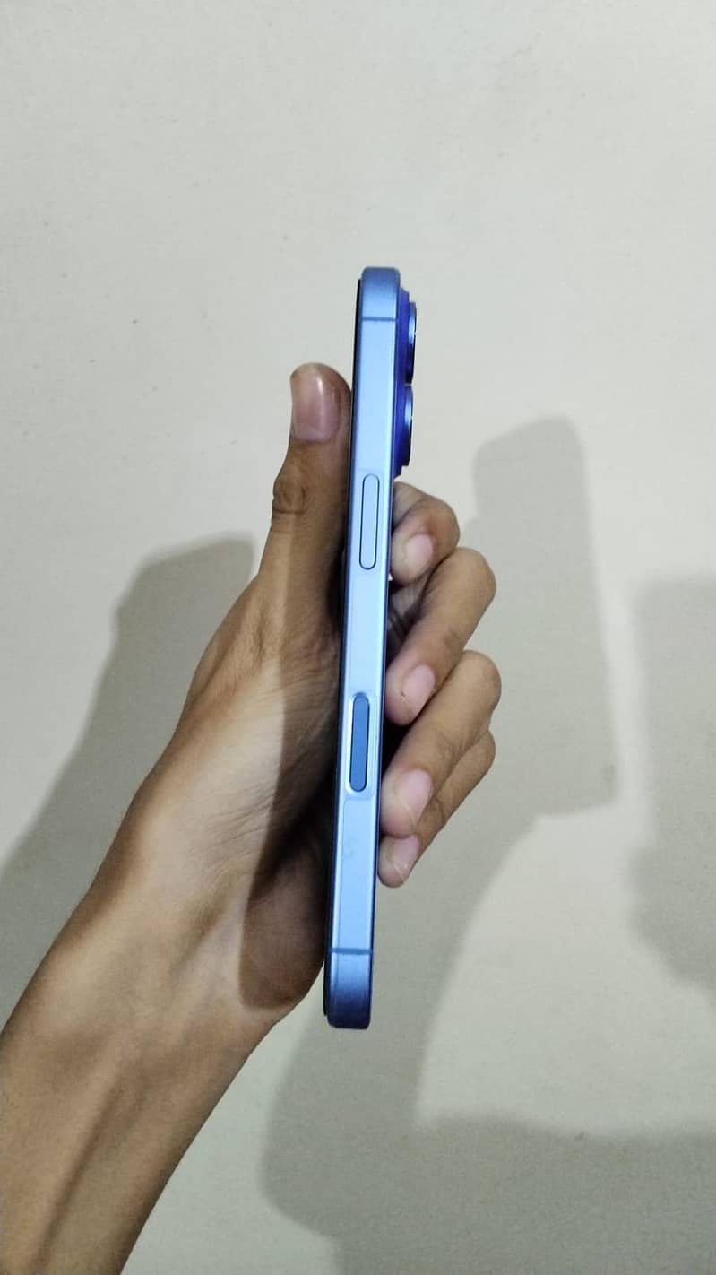 Apple iPhone 16 2