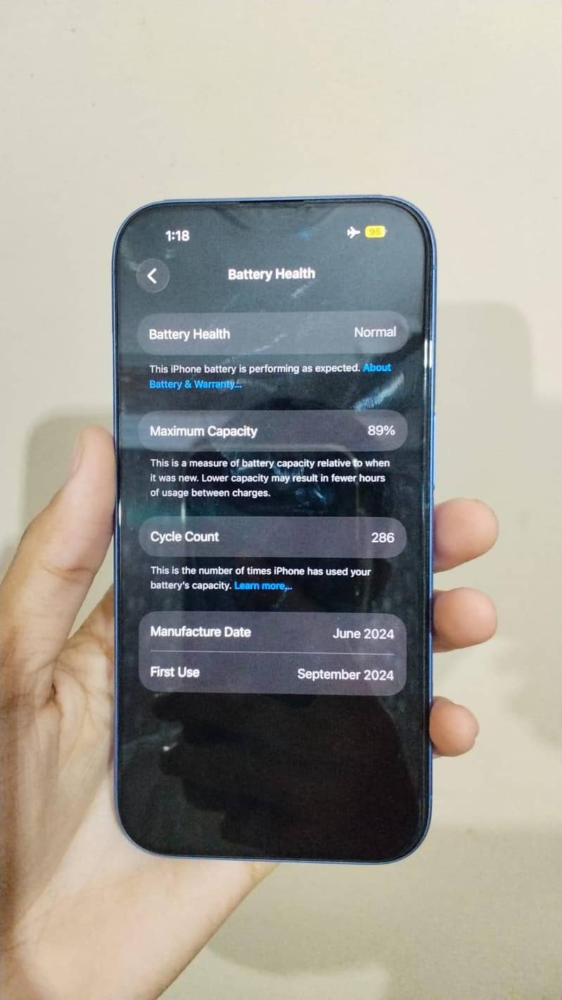 Apple iPhone 16 4