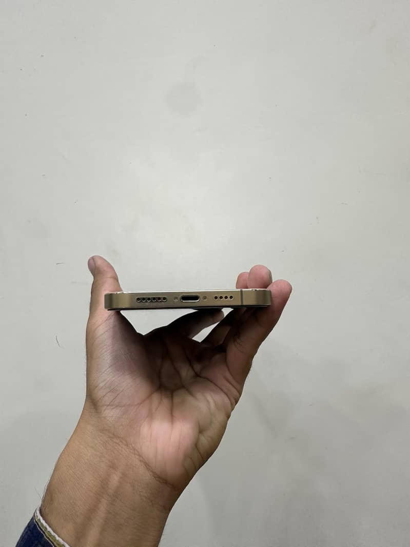 Apple iPhone 12 Pro Max 4