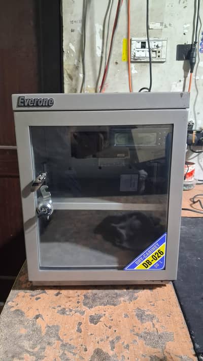 Dry cabinet for camera lens and etc 20l capacity