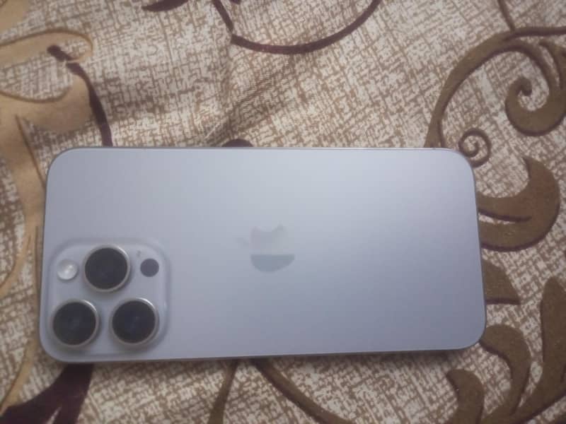 Apple iPhone 15 Pro Max 1