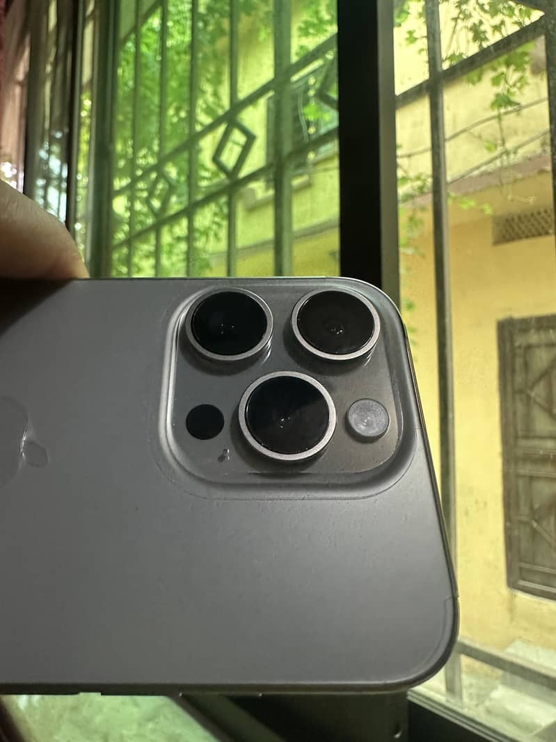 Apple iPhone 15 Pro 2