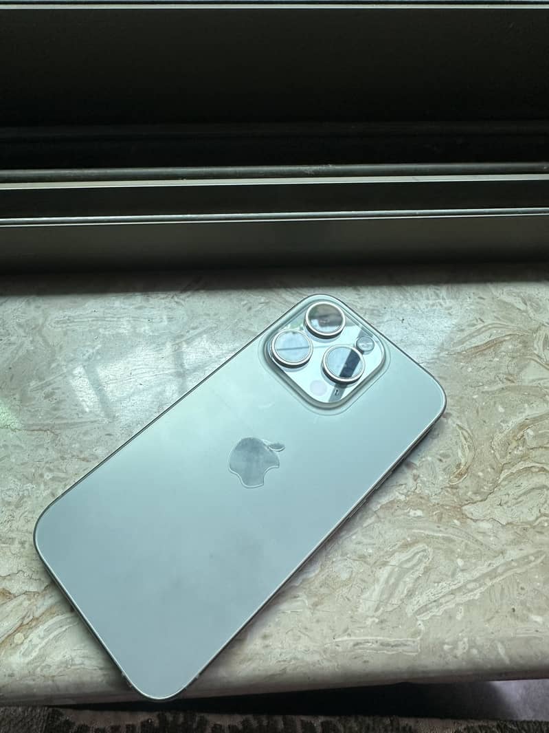 Apple iPhone 15 Pro 3