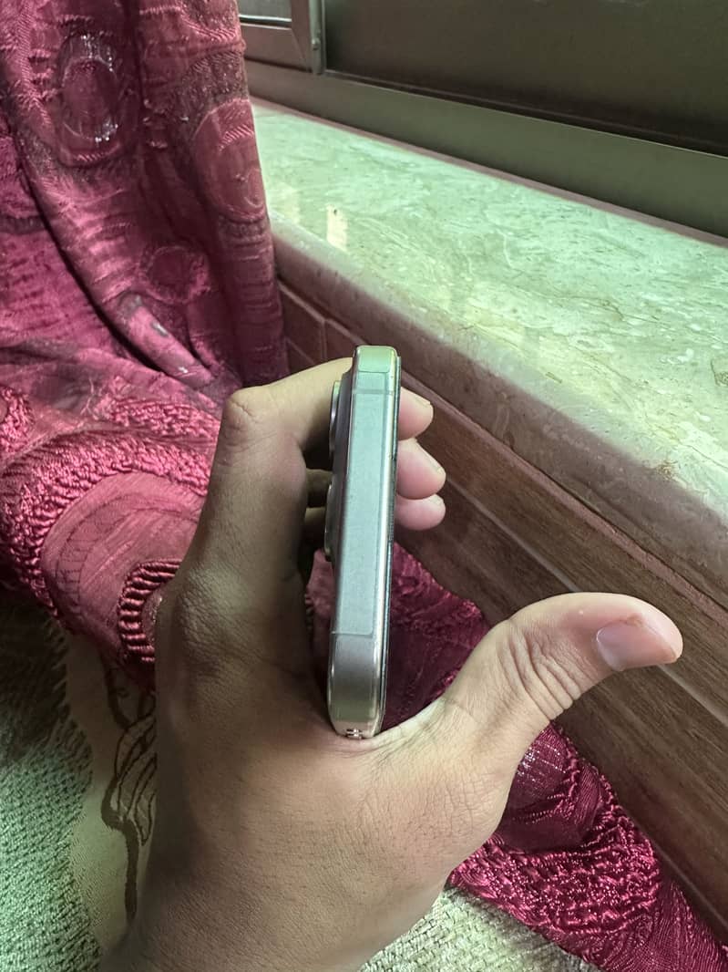 Apple iPhone 15 Pro 4
