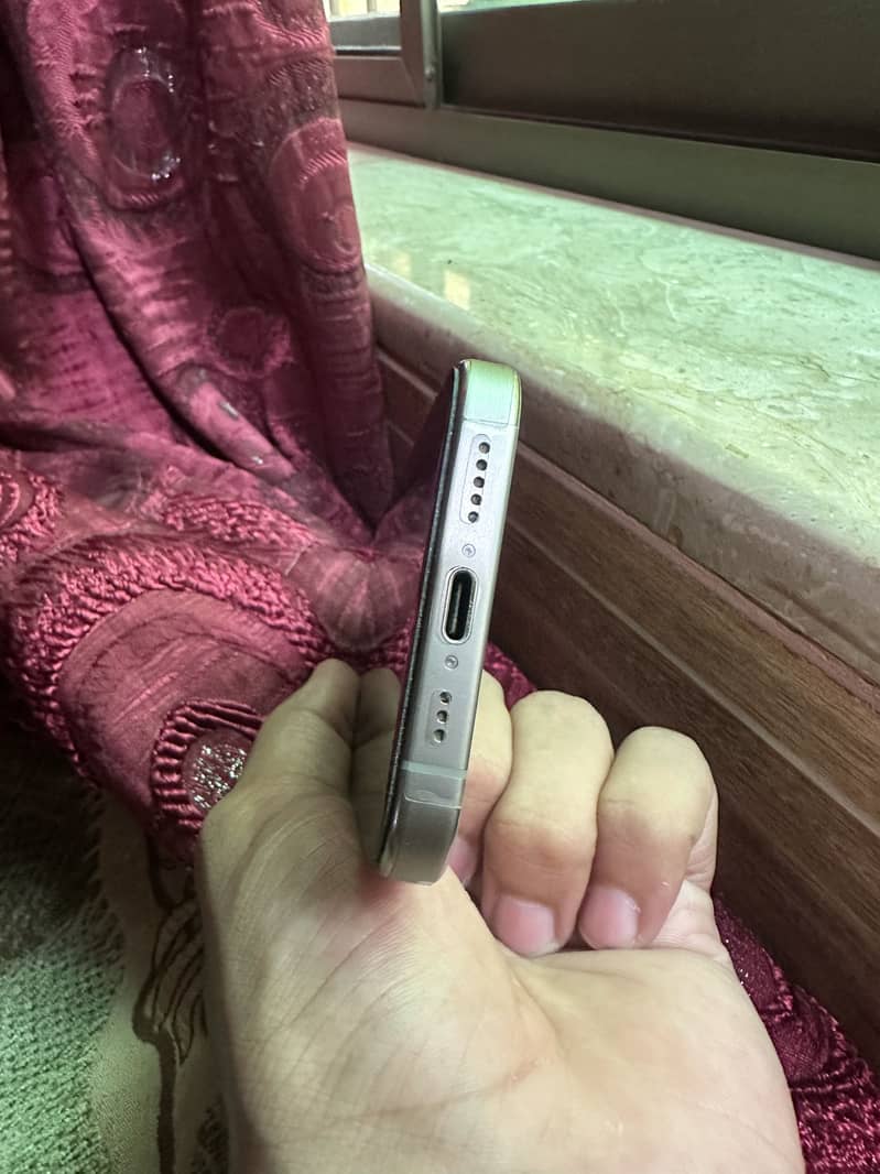 Apple iPhone 15 Pro 6