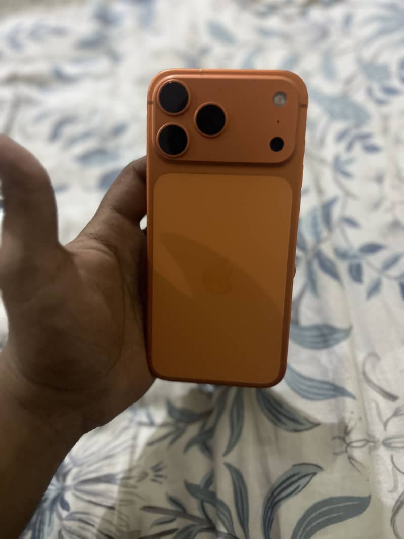 Apple iPhone 17 Pro Max 4