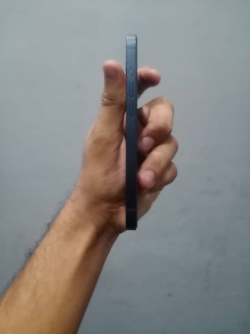 Apple iPhone 13 4