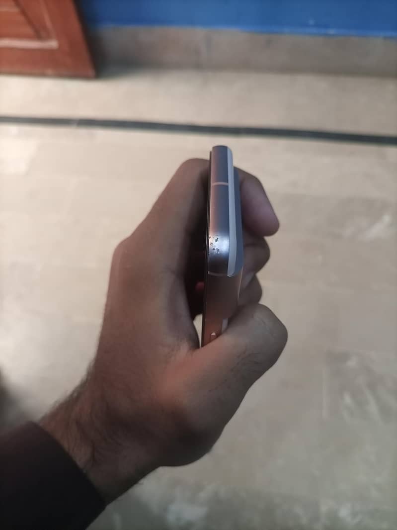 Google Pixel 8 4