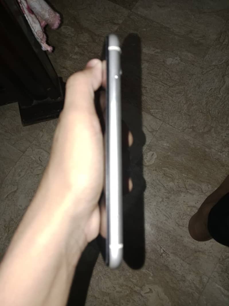 Apple iPhone 11 3