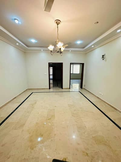 G-11/2 Size 40/80 Upper Floor Portion For Rent
