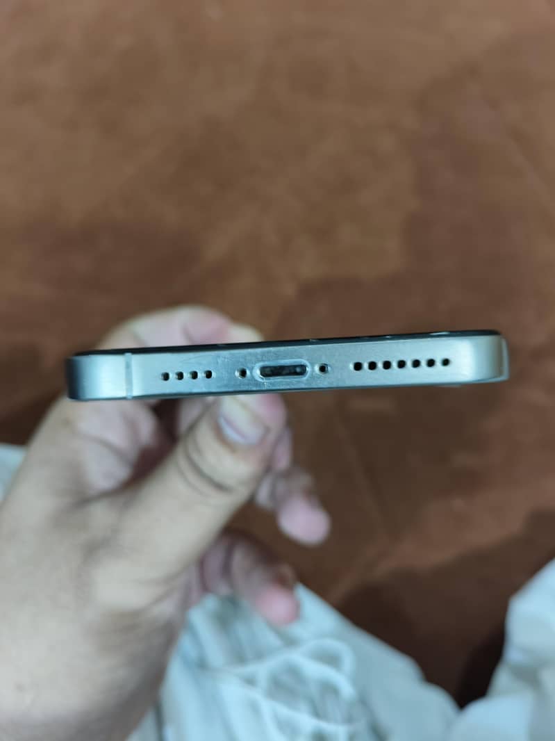 Apple iPhone 13 2