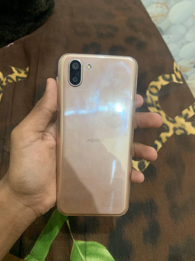 Sharp Aquos R2 0