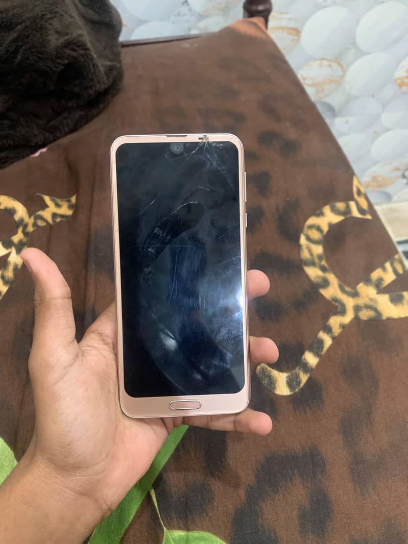 Sharp Aquos R2 1