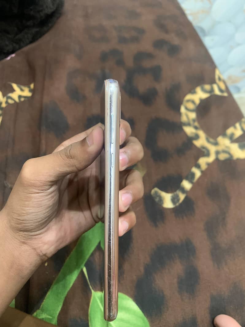 Sharp Aquos R2 2