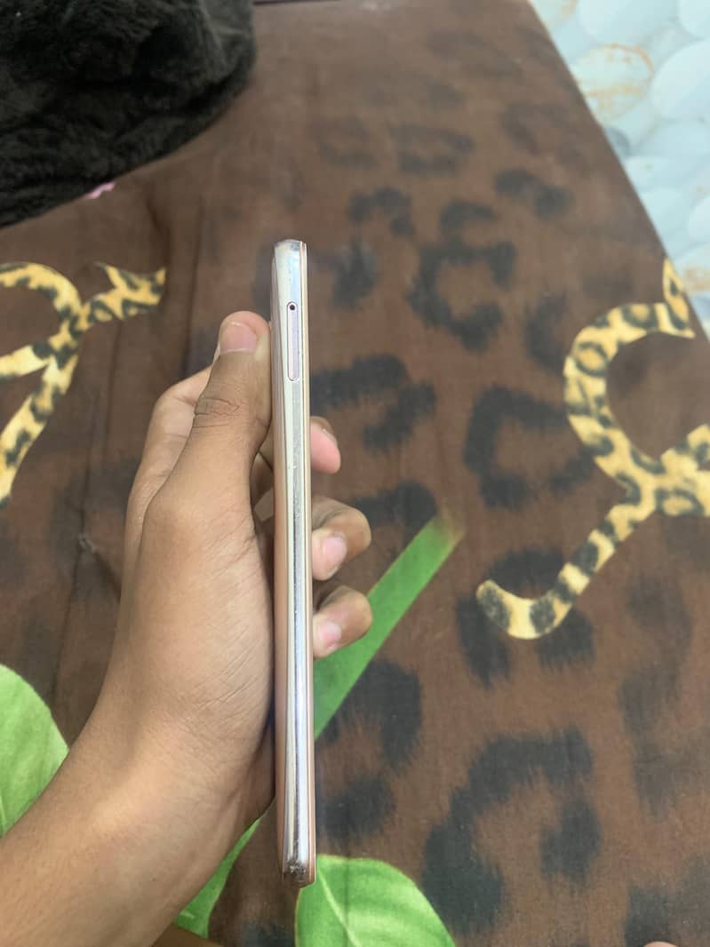 Sharp Aquos R2 3
