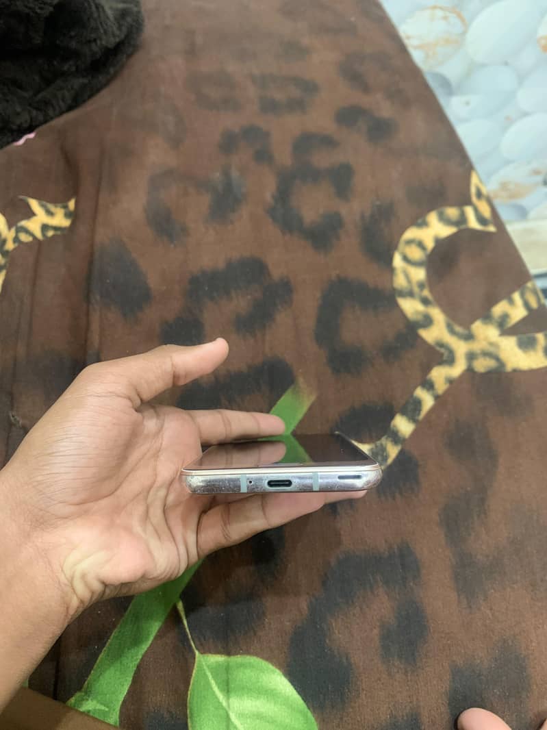 Sharp Aquos R2 5