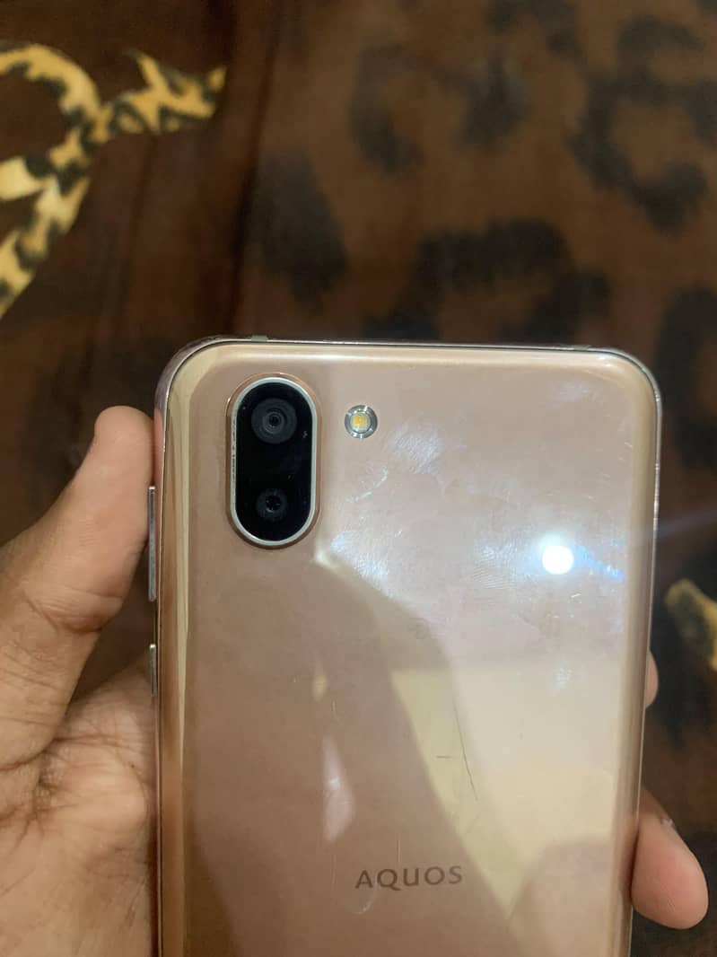 Sharp Aquos R2 9