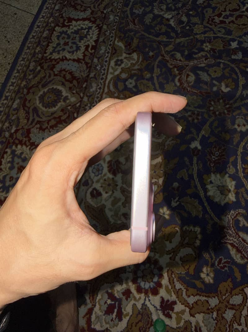 Apple iPhone 15 4