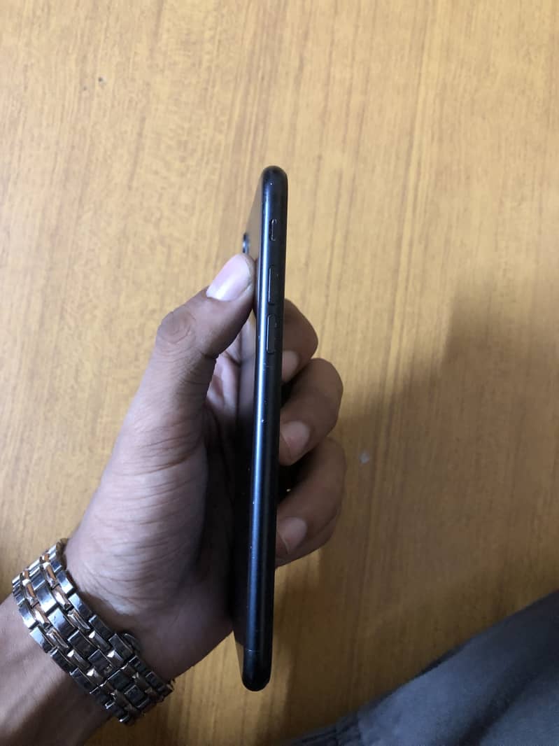 Apple iPhone 7 2