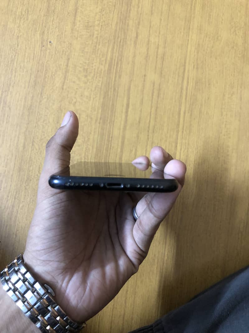 Apple iPhone 7 3