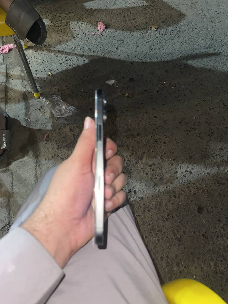 Apple iPhone 13 Pro Max 2
