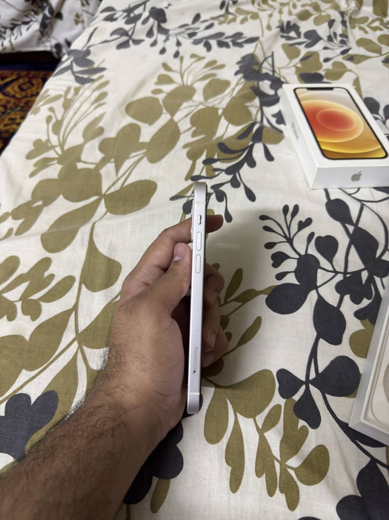 Apple iPhone 12 3