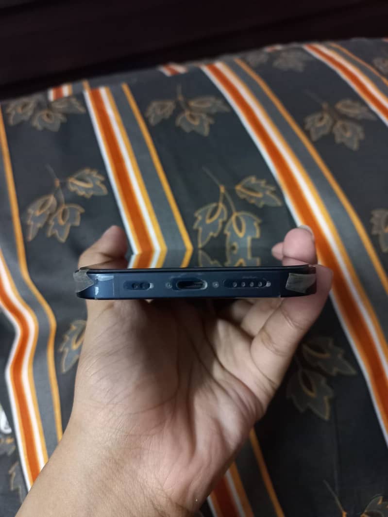 Apple iPhone 14 3