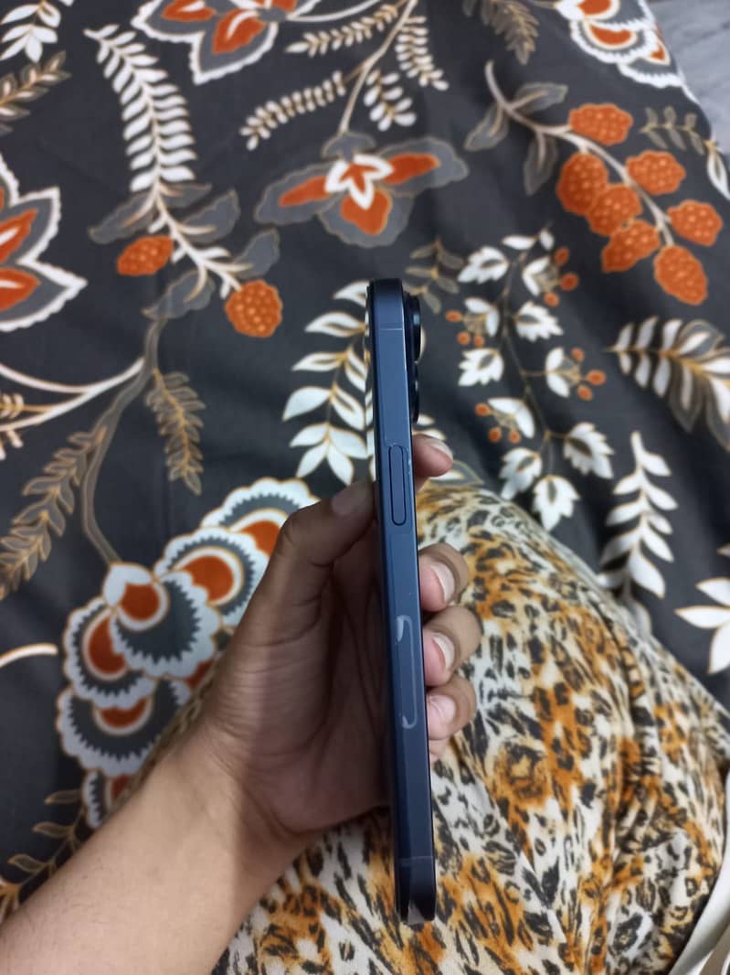 Apple iPhone 14 4
