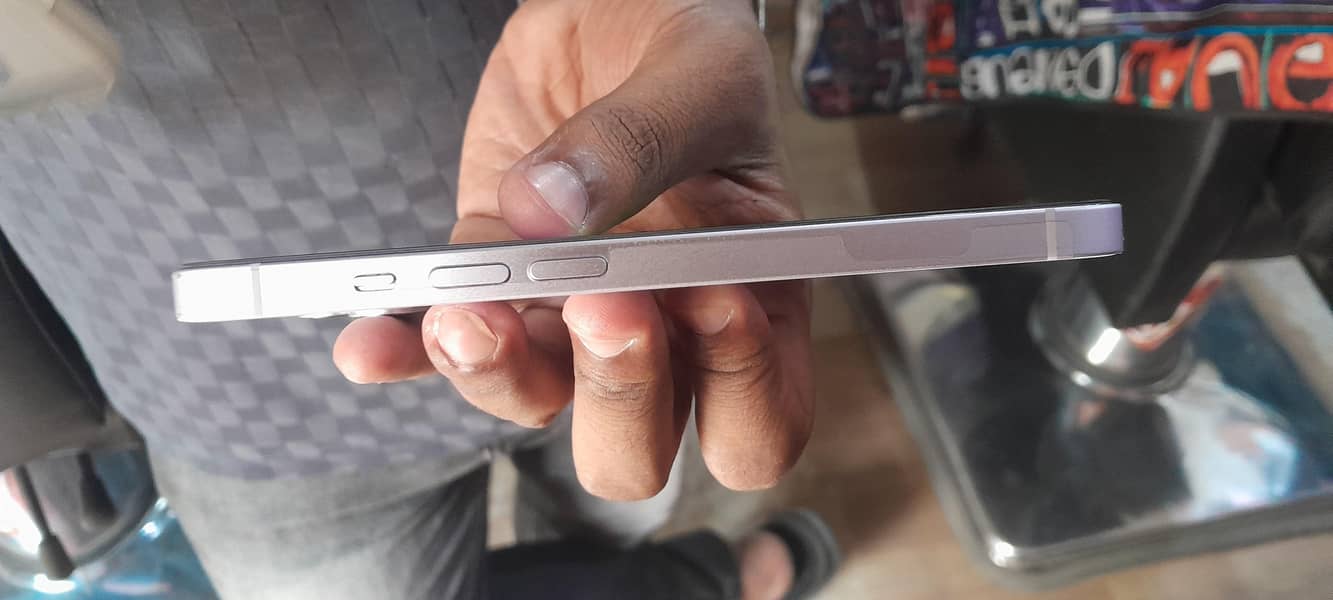 Apple iPhone 14 3