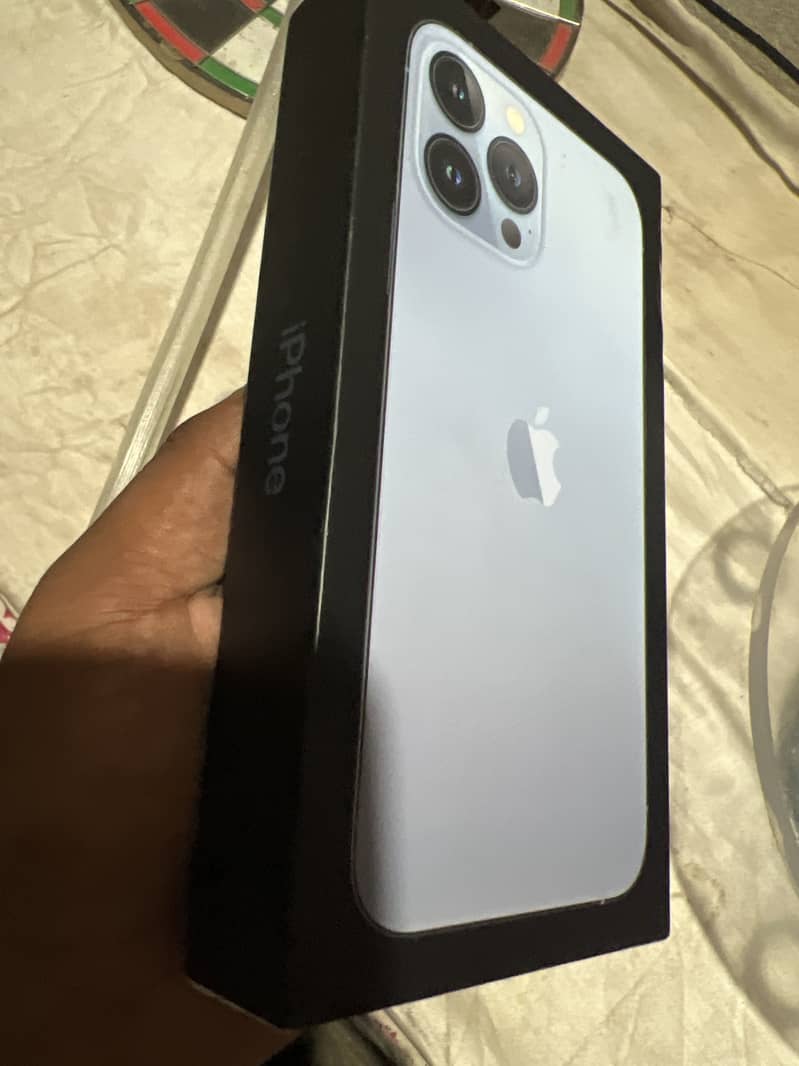 Apple iPhone 13 8