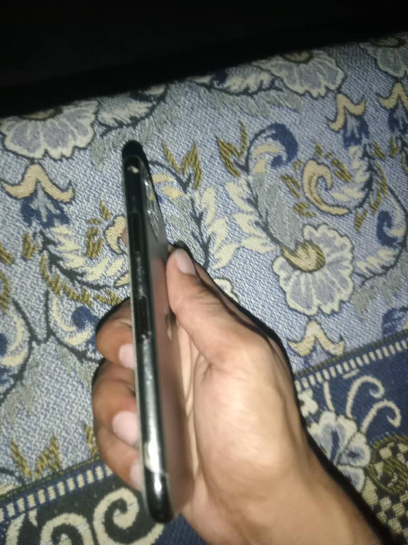 Apple iPhone 11 Pro 1