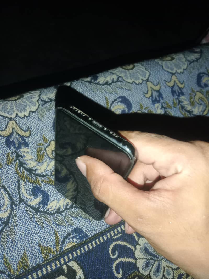 Apple iPhone 11 Pro 4