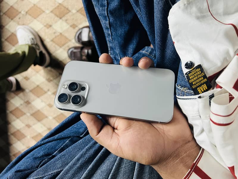 Apple iPhone 15 Pro Max 2