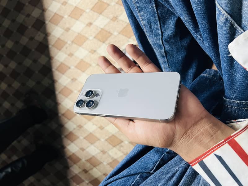 Apple iPhone 15 Pro Max 5