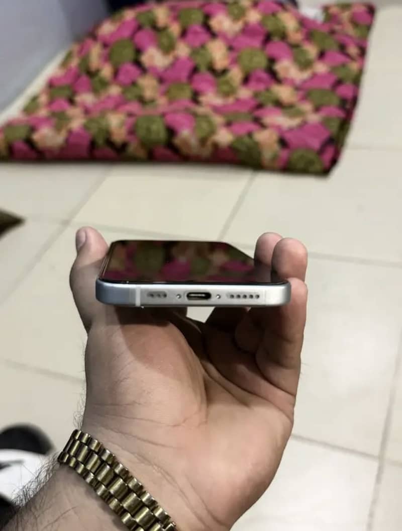 Apple iPhone 15 2
