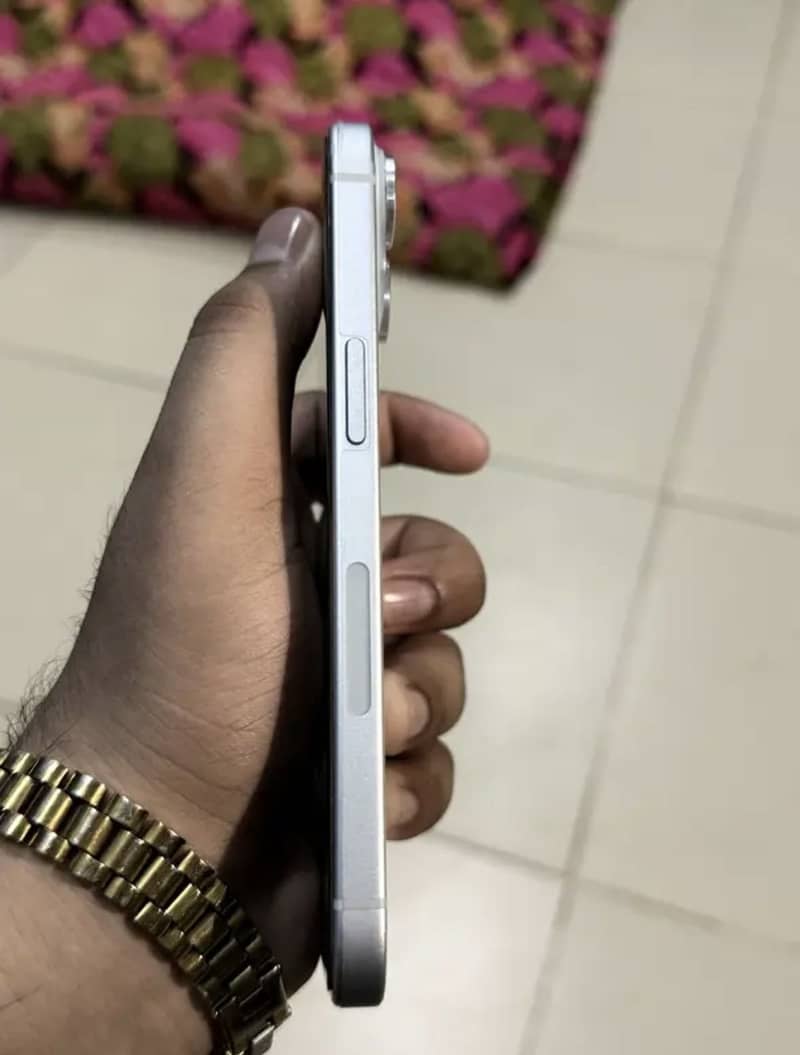 Apple iPhone 15 3