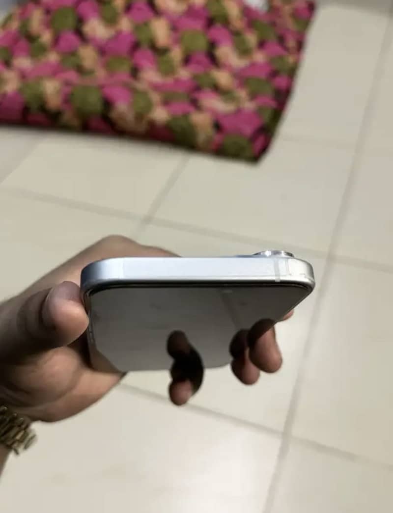 Apple iPhone 15 6