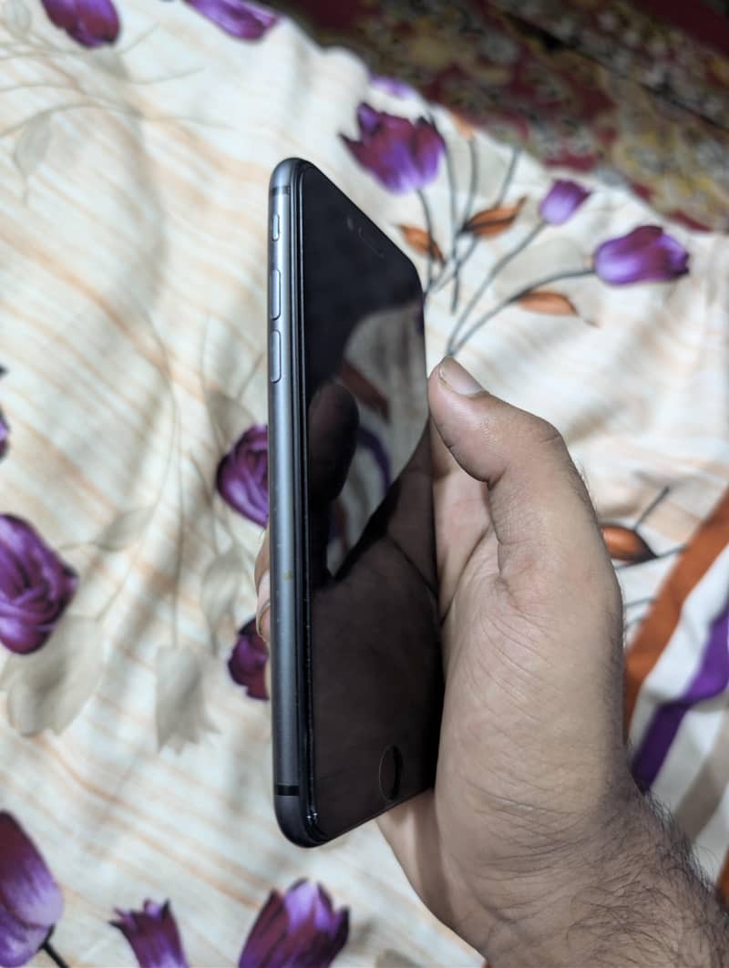 Apple iPhone 8 3