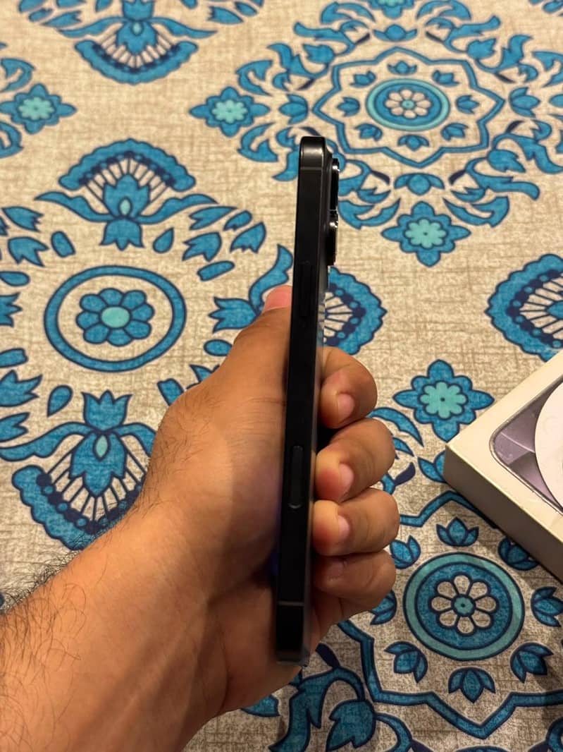 Apple iPhone 16 Pro Max 2